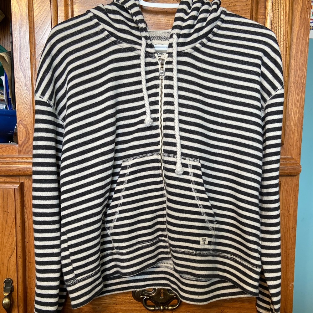Billabong Black and White Sweater